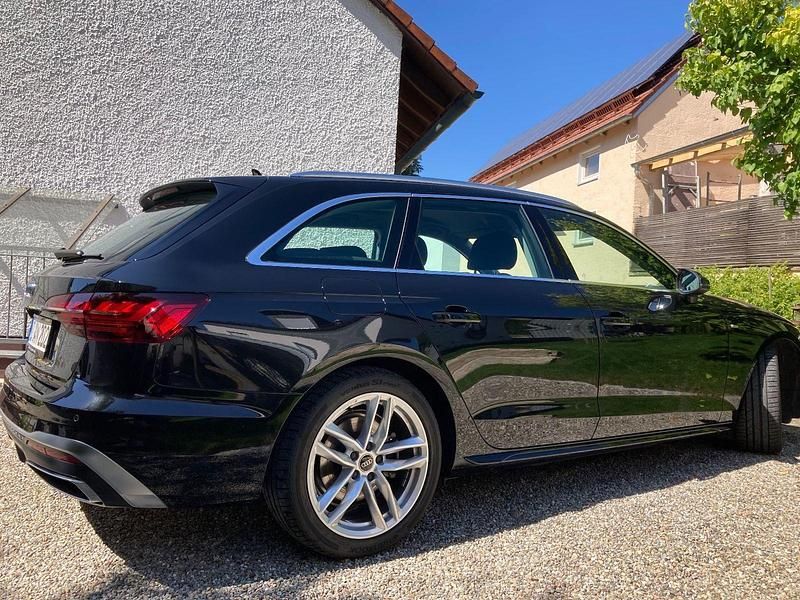 Gebraucht Audi A4 S-Line 150 PS (110 kW) 2024 Schwarz Kombi