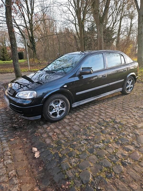 Gebraucht Opel Astra 75 PS (55 kW) 1999 Schwarz Limousine