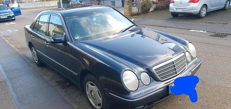 Gebraucht Mercedes E220 Elegance 143 PS (105 kW) 2000 Blau Limousine