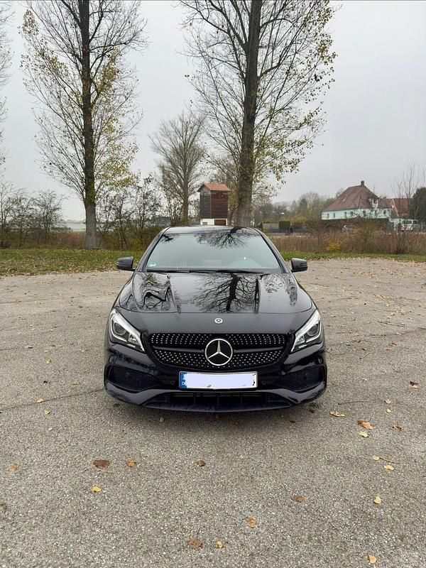 Schwarz Gebraucht 2018 Mercedes 220 Edition Coupé | 26.000 € - Bild 1/4