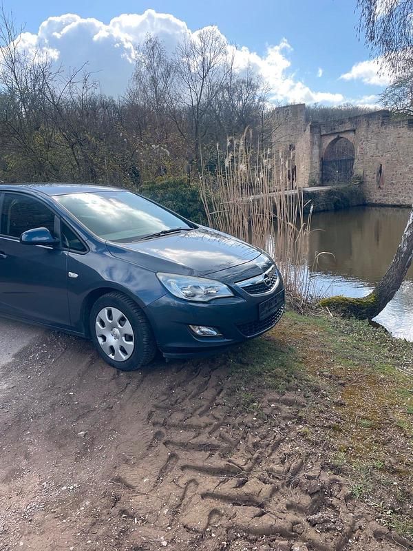 Gebraucht Opel Astra 101 PS (74 kW) 2010 Blau Limousine