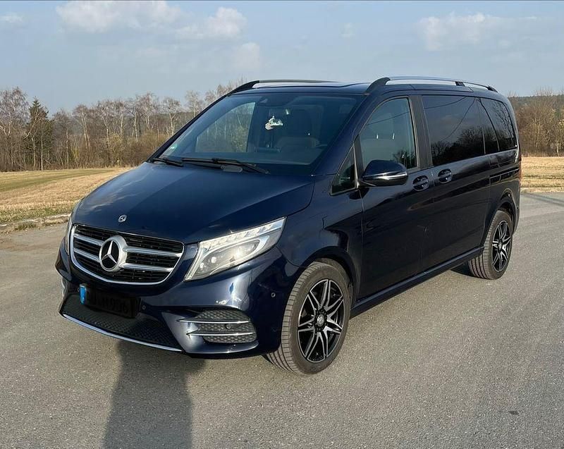 Gebraucht Mercedes V250 AMG line 190 PS (139 kW) 2017 Blau Van / Kleinbus