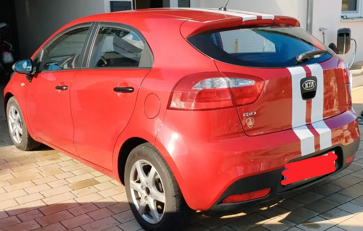 Używany Kia Rio 85 KM (62 kW) 2013 Czerwony Hatchback