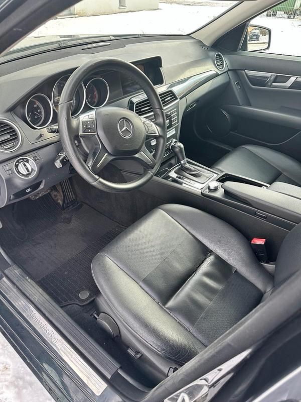 Gebraucht Mercedes C200 136 PS (100 kW) 2012 Schwarz Limousine