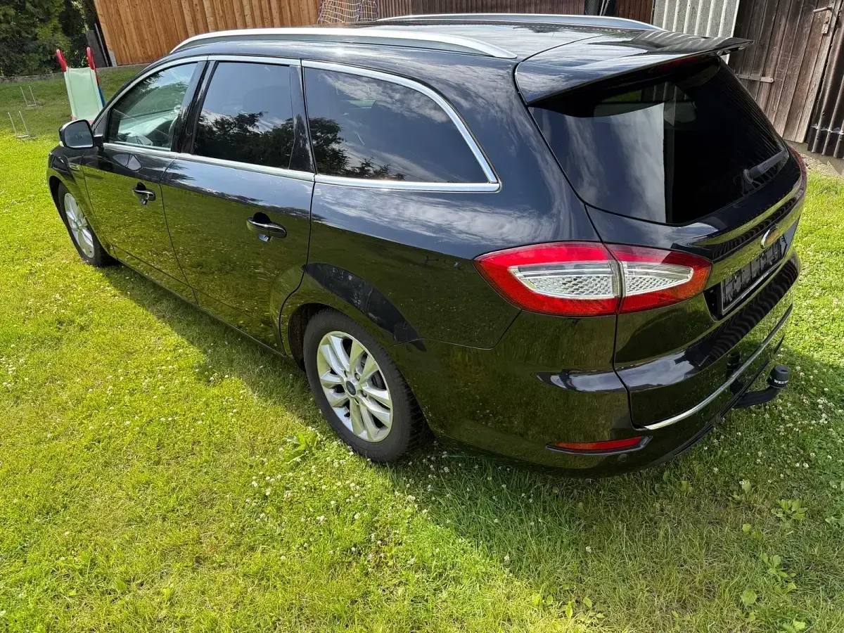 Gebraucht Ford Mondeo 140 PS (102 kW) 2014 Schwarz Kombi