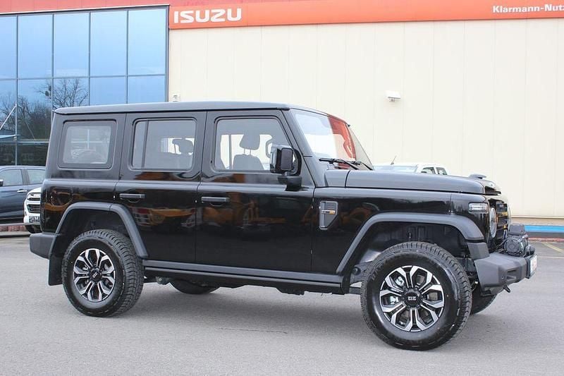 Neu BAW 212 166 PS (122 kW) 2025 Schwarz SUV