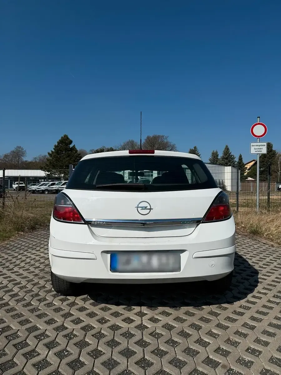 Usata Opel Astra 110 CV (80 kW) 2009 Bianco Utilitaria