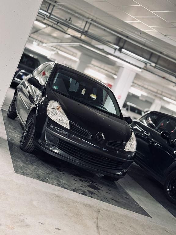 Schwarz Gebraucht 2006 Renault Clio II Authentique Limousine | 850 € (Guter Preis) - Bild 1/3