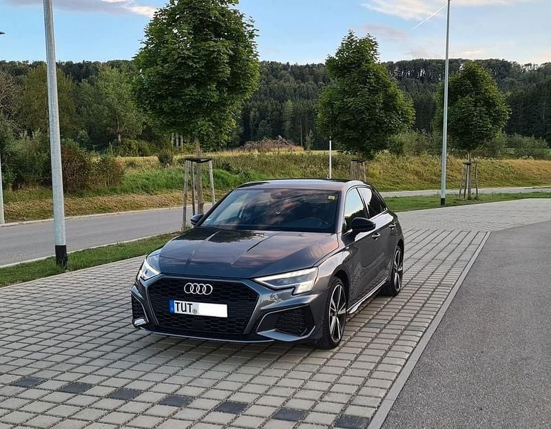 Grau Gebraucht 2020 Audi A3 e-tron S-Line Kleinwagen | 26.900 € (Fairer Preis) - Bild 1/4