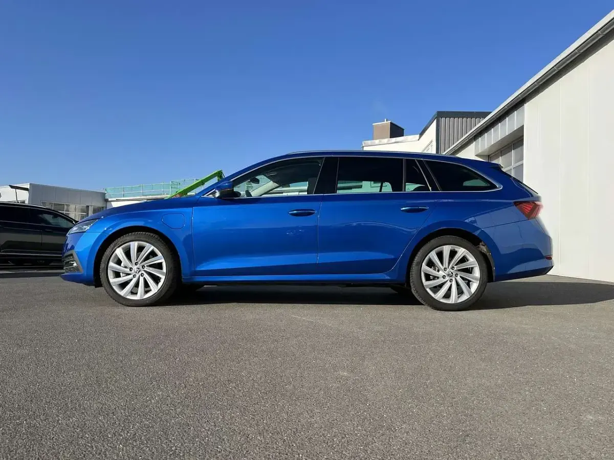 Gebraucht Skoda Octavia Style 204 PS (150 kW) 2021 Raceblau Kombi