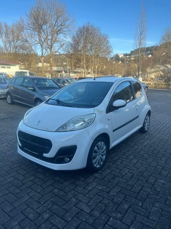 Gebraucht Peugeot 107 68 PS (50 kW) 2013 Weiß Kleinwagen