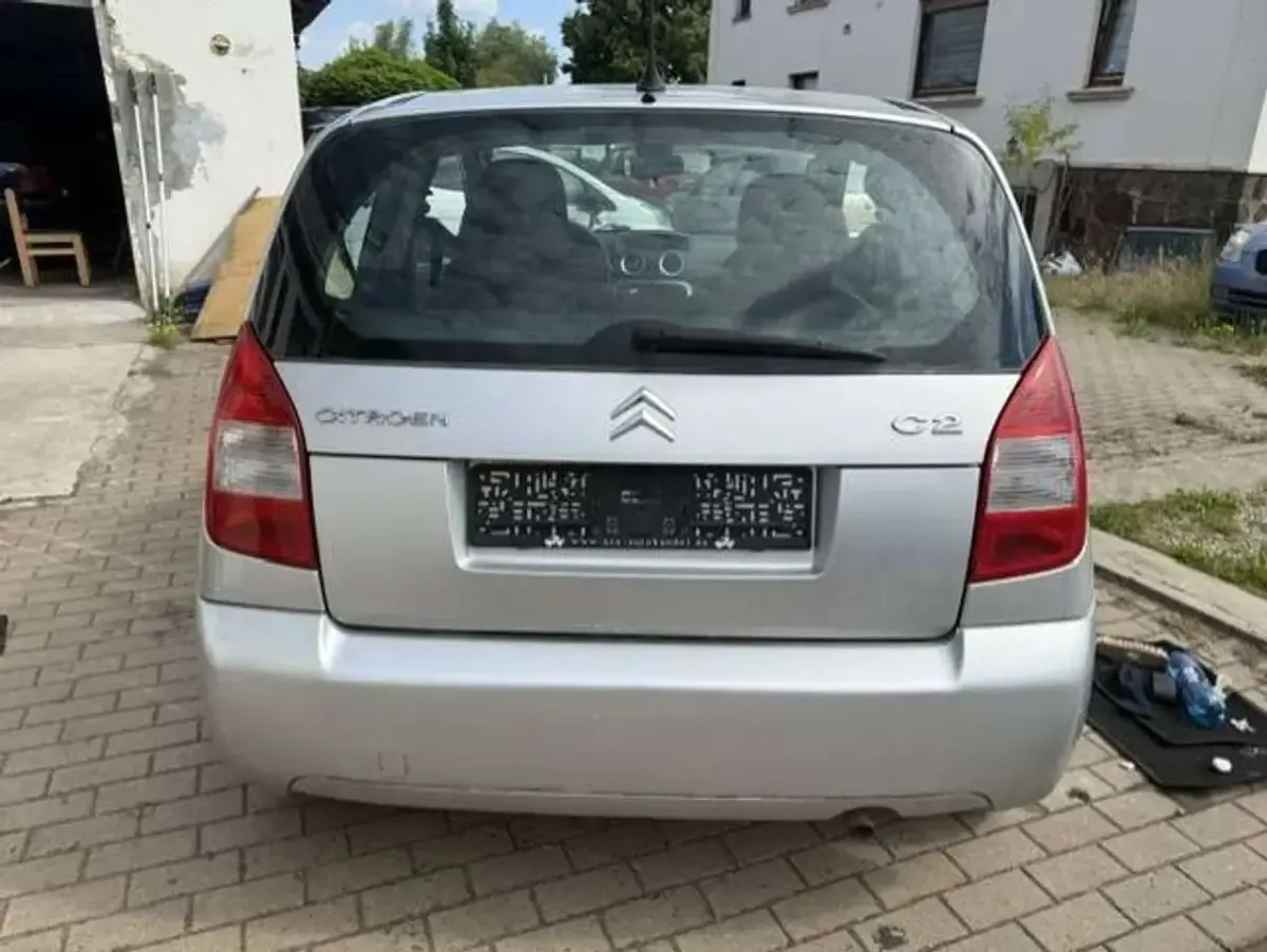 Gebraucht Citroën C2 Tonic 73 PS (53 kW) 2009 Lackierung aluminiumgrau/ Kleinwagen