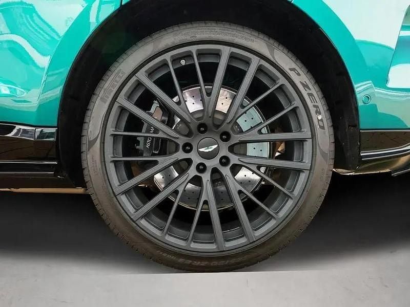 Neu Aston Martin DBX 727 PS (534 kW) 2026 Grün SUV