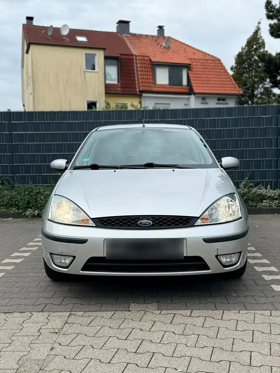 Brugt Ford Focus 101 HK (74 kW) 2003 Sølv Sedan