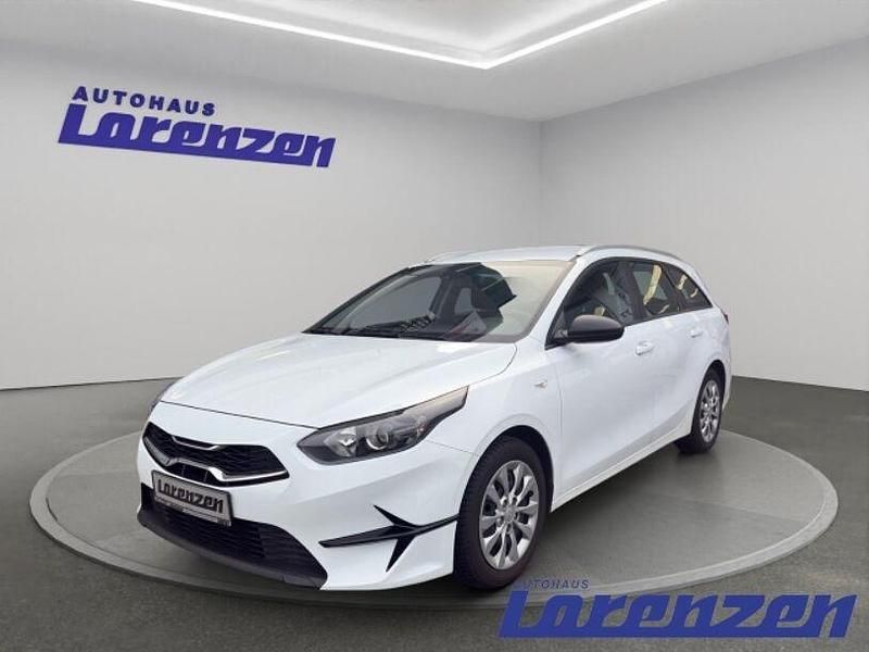 Casa white (weiss) Gebraucht 2022 Kia Ceed Sportswagon Edition 7 Kombi | 13.980 € (Fairer Preis) - Bild 1/4