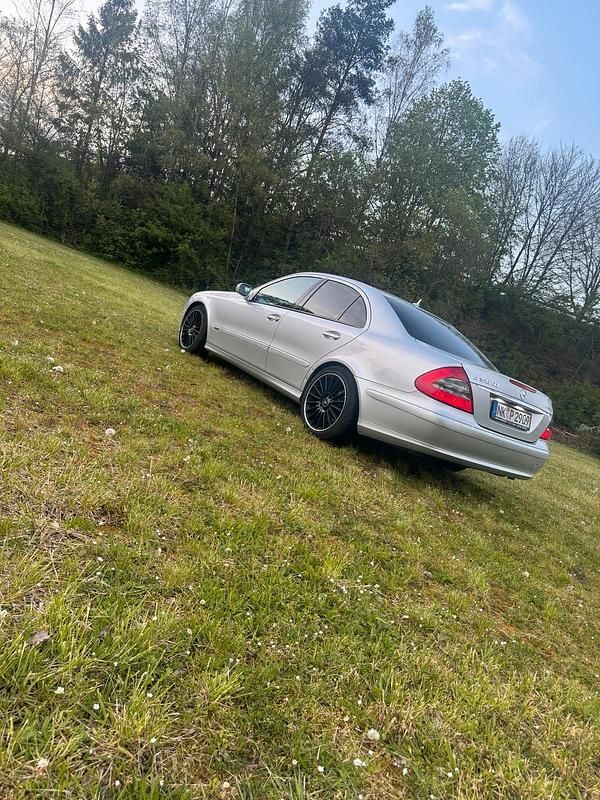 Gebraucht Mercedes E320 Avantgarde 224 PS (164 kW) 2006 Grau Limousine