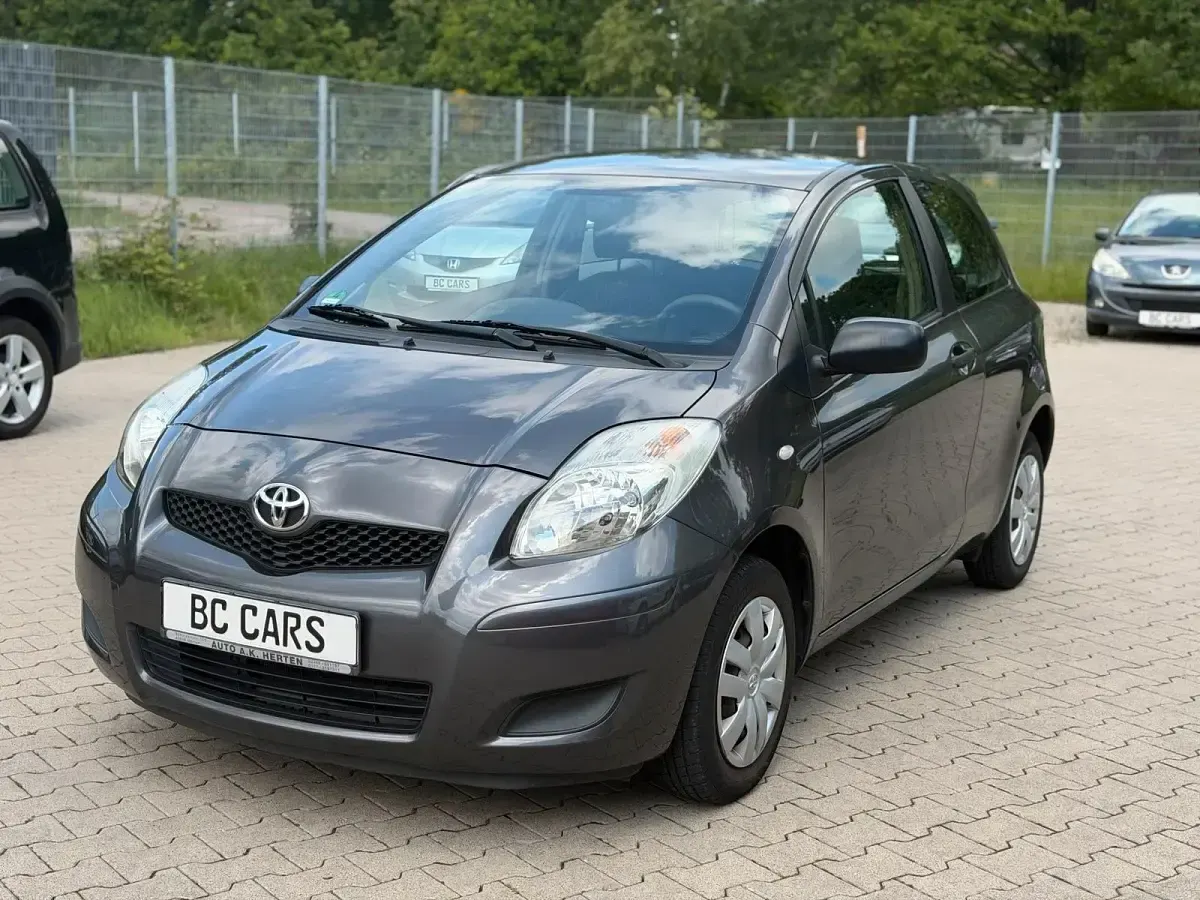 Gebraucht Toyota Yaris 69 PS (50 kW) 2009 Grau Kleinwagen
