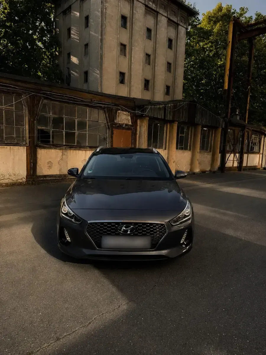 Gebraucht Hyundai i30 140 PS (102 kW) 2017 Grau Kombi