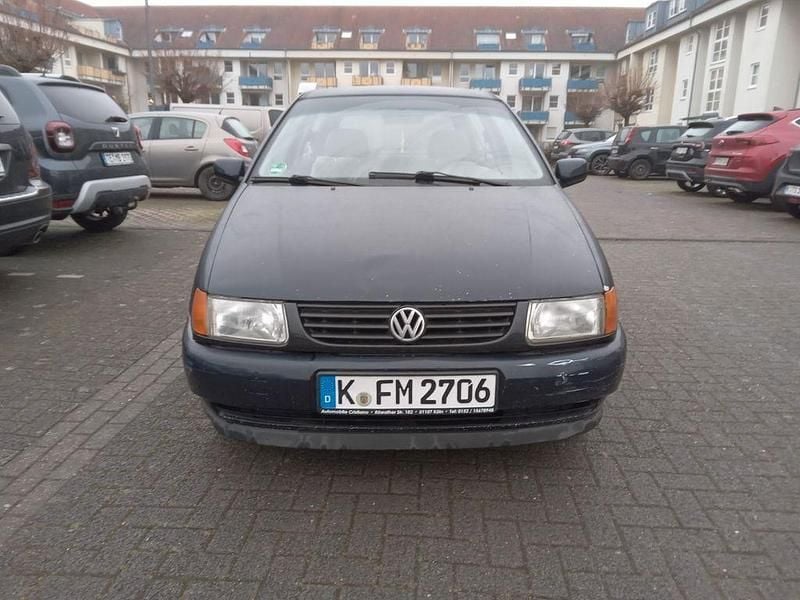 Blau Gebraucht 1997 VW Polo Basis Limousine | 1.399 € (Guter Preis) - Bild 1/4