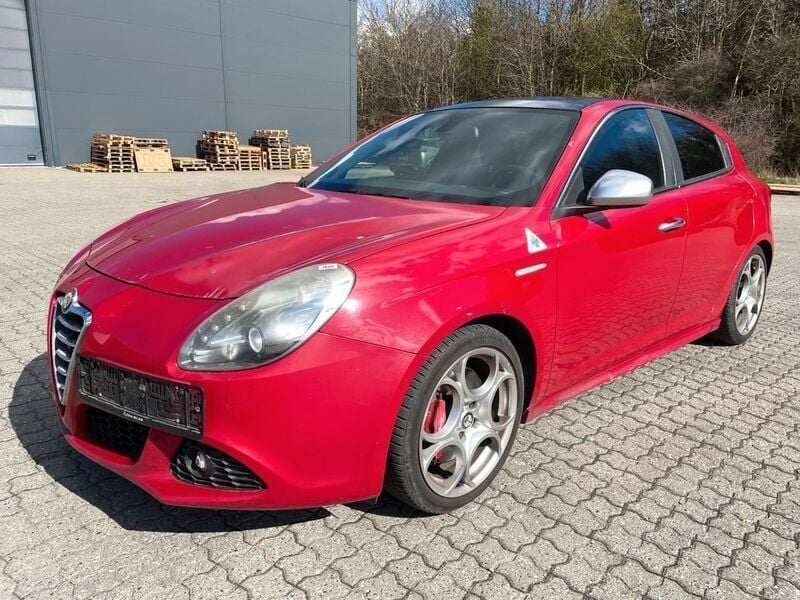 Rot Gebraucht 2012 Alfa Romeo Giulietta Quadrifoglio Verde Kleinwagen | 5.300 € (Superpreis) - Bild 1/4