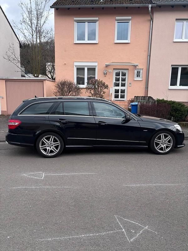 Gebraucht Mercedes E350 Avantgarde 265 PS (194 kW) 2012 Schwarz Kombi