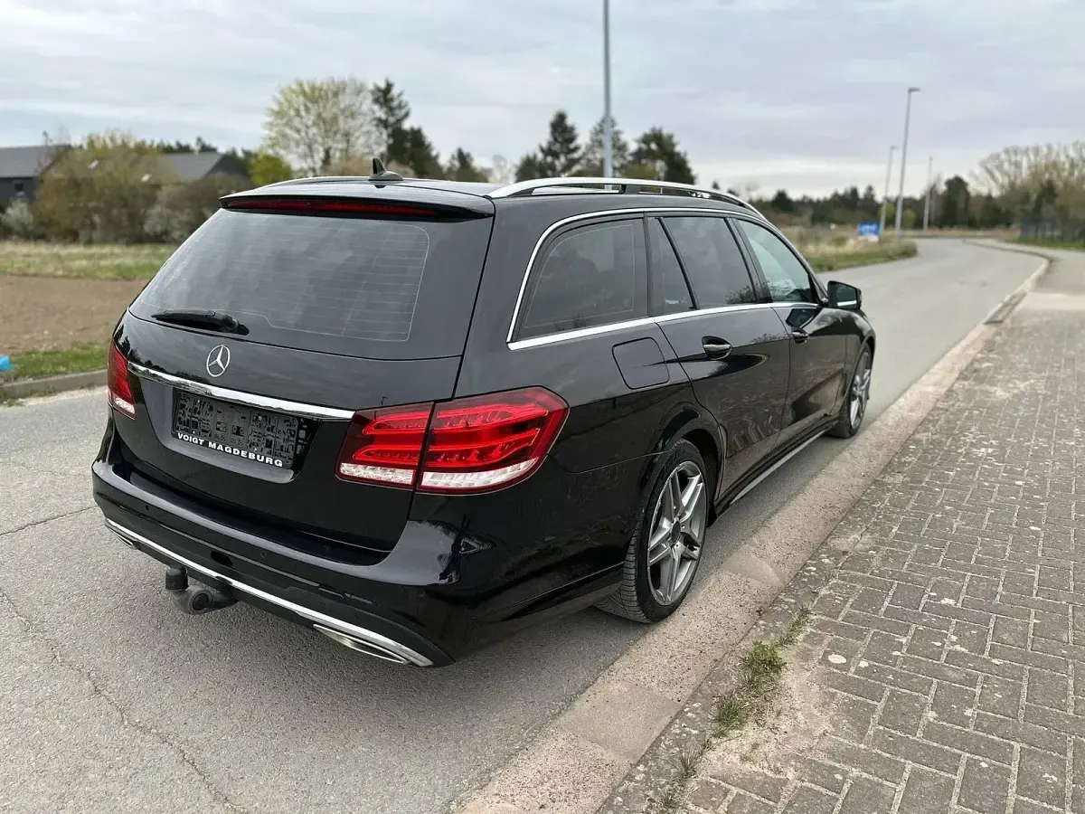 Gebraucht Mercedes E300 231 PS (169 kW) 2013 Schwarz Kombi
