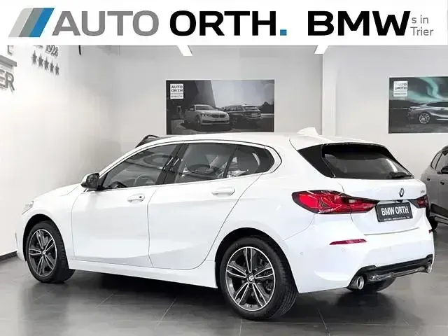 Gebraucht BMW 120 Sport Line 270 PS (198 kW) 2022 Alpinweiß iii Limousine