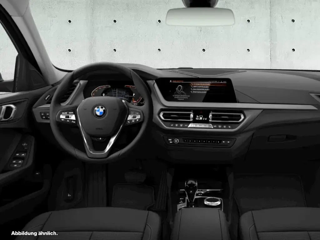Gebraucht BMW 118 Advantage 136 PS (100 kW) 2024 Skyscraper grau Limousine