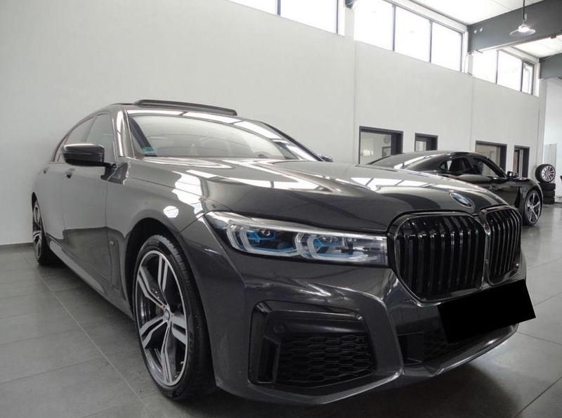 Grau Gebraucht 2019 BMW 750L Performance Limousine | 49.400 € (Teuer) - Bild 1/4