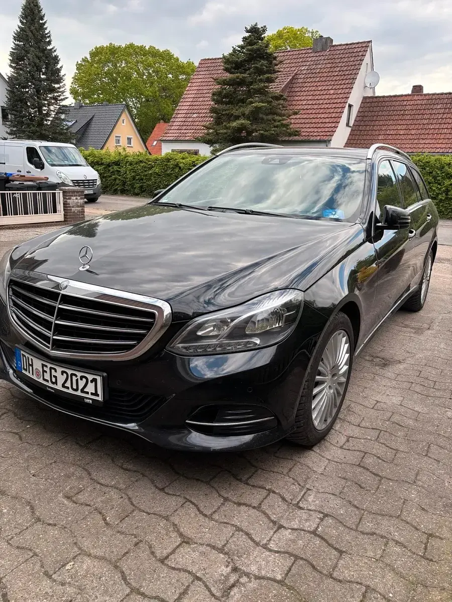 Gebraucht Mercedes E220 170 PS (125 kW) 2013 Schwarz Kombi