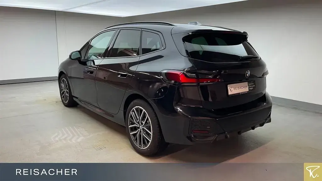 Gebraucht BMW 223 Active Tourer Efficient Dynamics 204 PS (150 kW) 2022 Saphirschwarz metallic Van / Kleinbus
