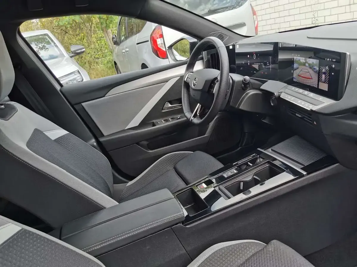 Gebraucht Opel Astra Edition 131 PS (96 kW) 2025 Kristall silber (met Limousine