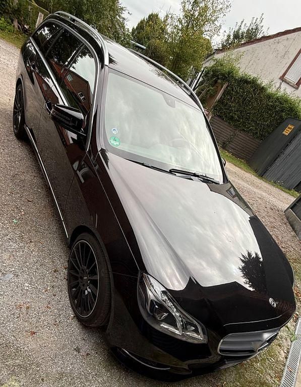 Schwarz Gebraucht 2014 Mercedes 300 Limousine | 15.999 € - Bild 1/4