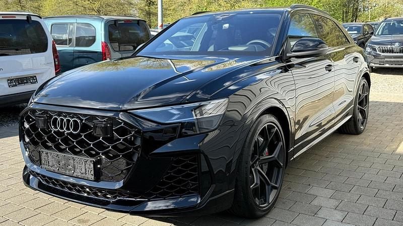 Neu Audi RS Q8 Performance 640 PS (470 kW) 2025 Mythosschwarz metallic SUV