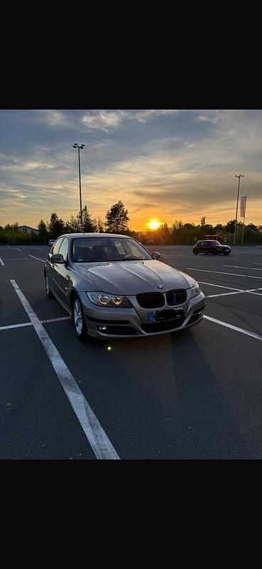Andere farben Gebraucht 2010 BMW 325 Limousine | 6.000 € (Guter Preis) - Bild 1/4
