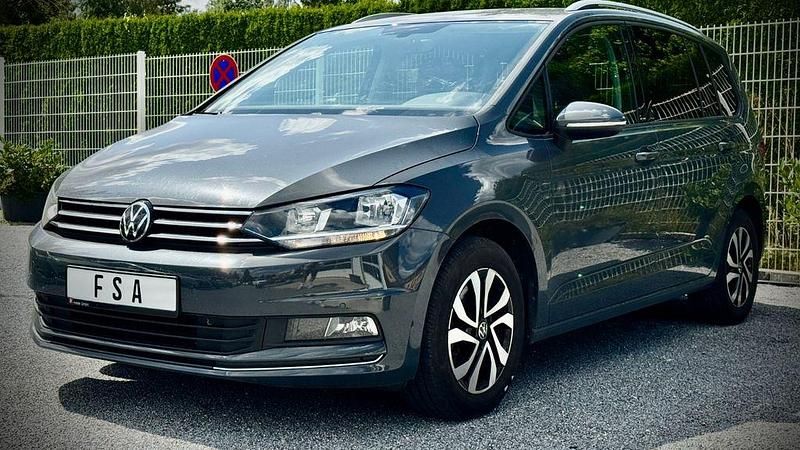 Grau Gebraucht 2021 VW Touran Active Van / Kleinbus | 21.000 € (Superpreis) - Bild 1/4