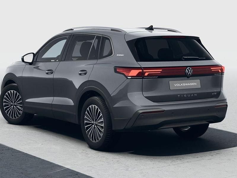 Neu VW Tiguan 150 PS (110 kW) 2026 Delfingrau metallic SUV
