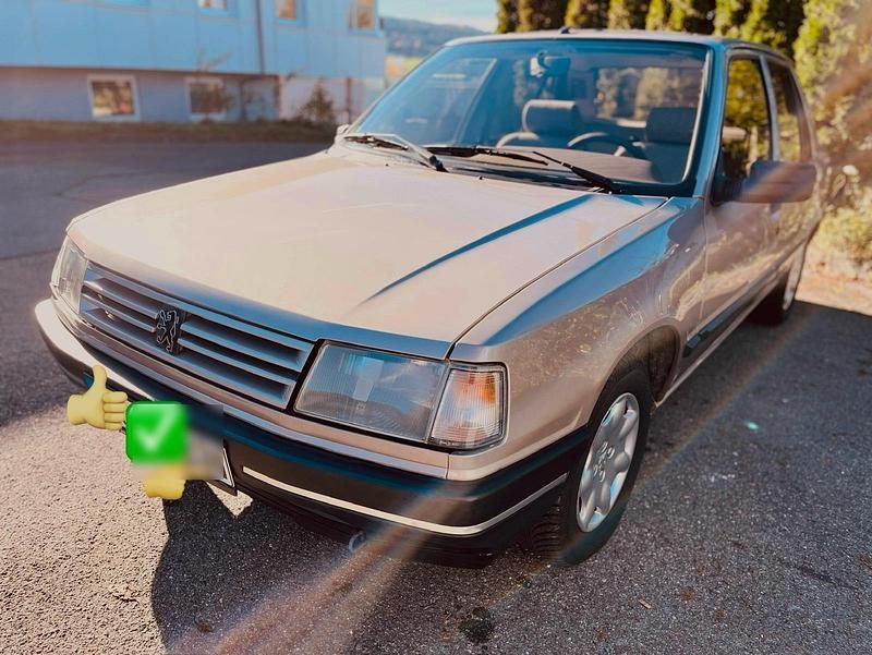 Gebraucht Peugeot 309 75 PS (55 kW) 1989 Beige Kleinwagen