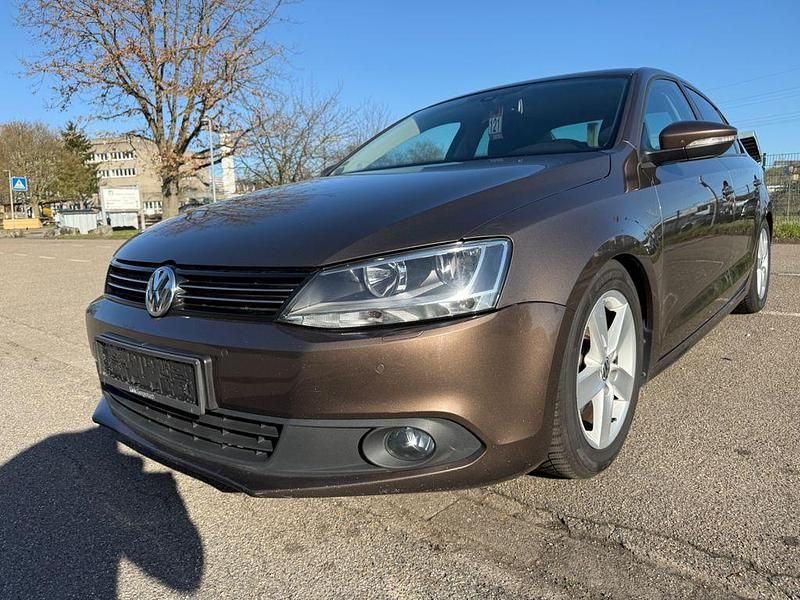 Gebraucht VW Jetta Comfortline 105 PS (77 kW) 2011 Braun Limousine