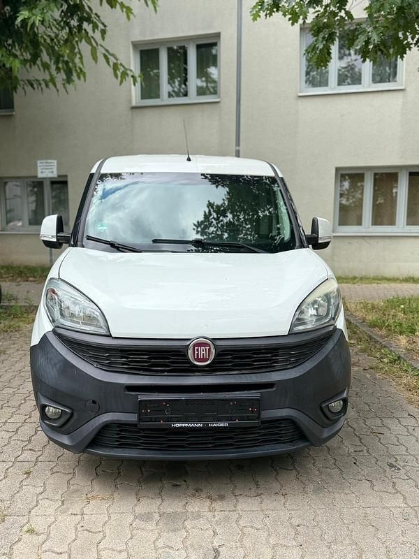 Weiß Gebraucht 2016 Fiat Doblò Lounge Van / Kleinbus | 7.000 € (Fairer Preis) - Bild 1/4
