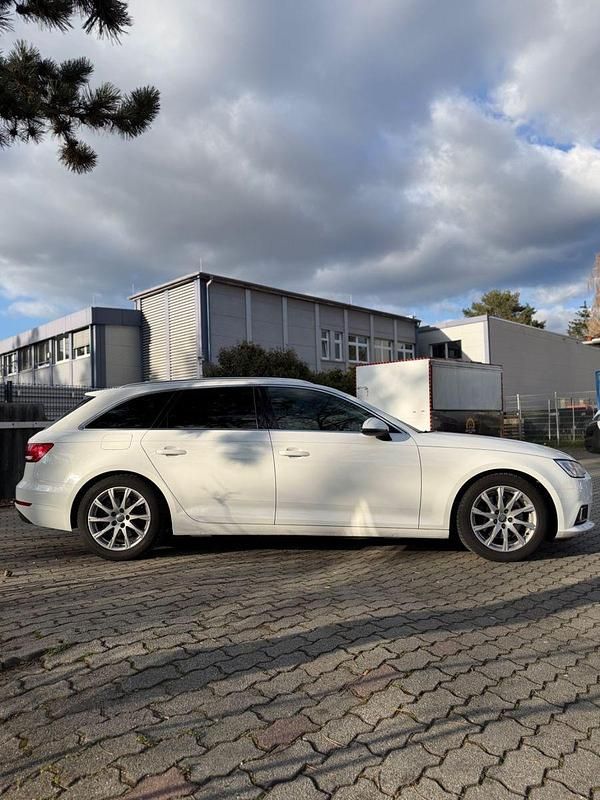 Gebraucht Audi A4 Ambiente 150 PS (110 kW) 2018 Weiß Kombi