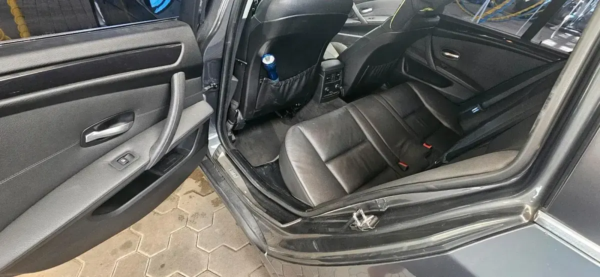 Gebraucht BMW 520 163 PS (119 kW) 2007 Grau Kombi