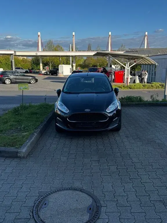 Używany Ford Fiesta 101 KM (74 kW) 2016 Czarny Hatchback
