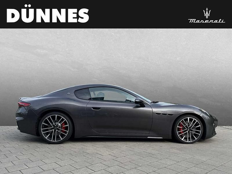 Gebraucht Maserati Granturismo 549 PS (403 kW) 2023 Grau (grigio maratea) Coupé