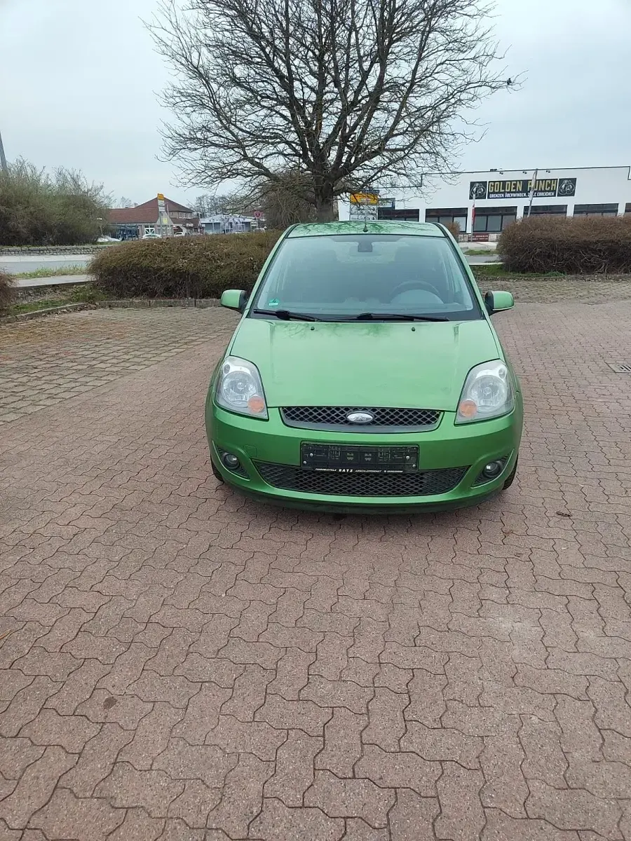 Gebraucht Ford Fiesta 80 PS (58 kW) 2007 Grün Kleinwagen