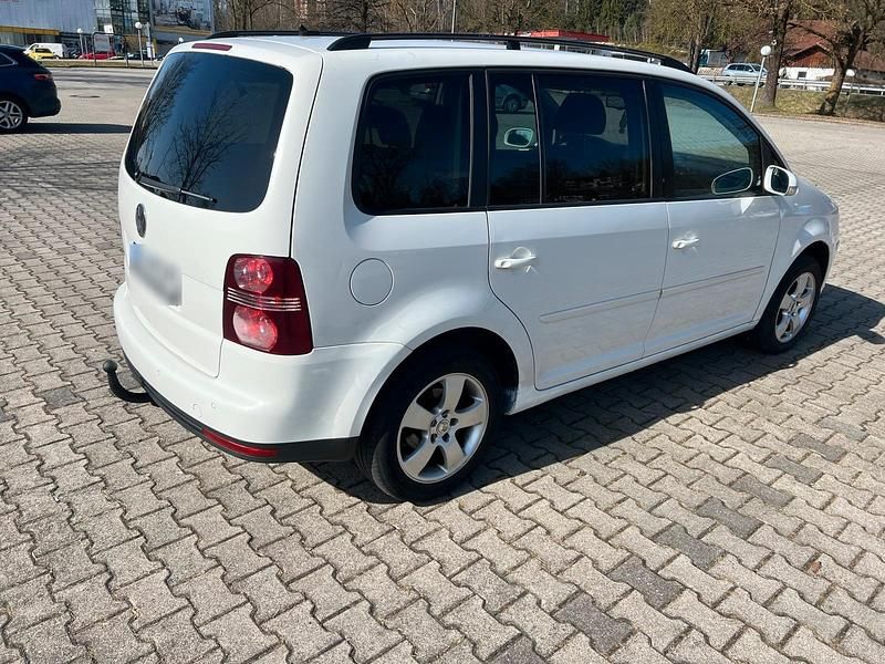 Gebraucht VW Touran 140 PS (102 kW) 2007 Weiß Van / Kleinbus