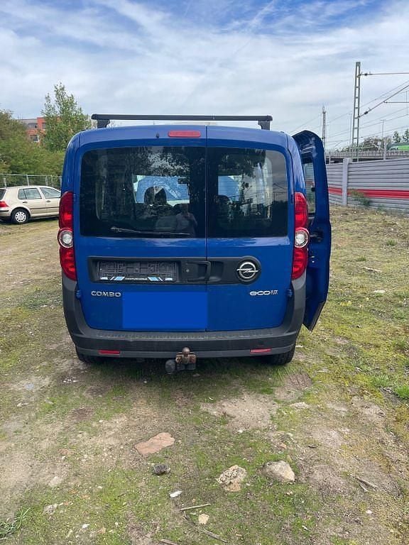 Second-hand Opel Combo 95 CP (69 kW) 2017 Albastru Monovolum