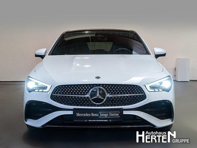 Gebraucht Mercedes CLA200 AMG 150 PS (110 kW) 2024 Unilack polarweiß Limousine