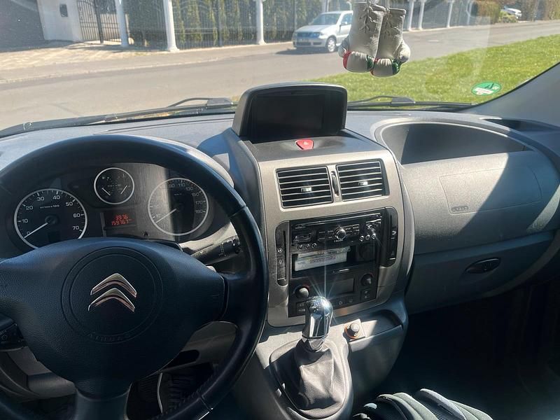 Używany Citroën Jumpy 163 KM (119 kW) 2015 Czarny Minivan