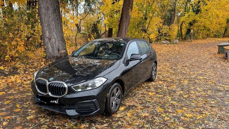 Schwarz Gebraucht 2019 BMW 118 Advantage Kleinwagen | 16.350 € (Fairer Preis) - Bild 1/4